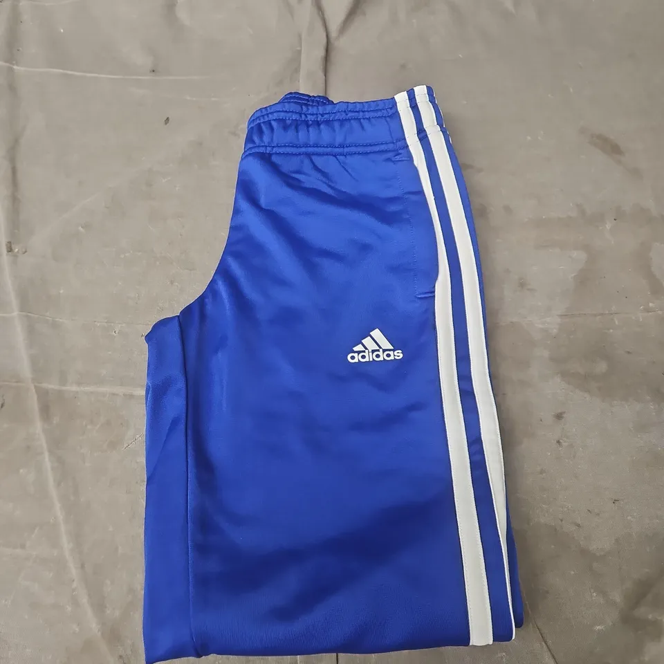 ADIDAS X MANCHESTER UNITED JOGGERS - SIZE 7/8 YEARS