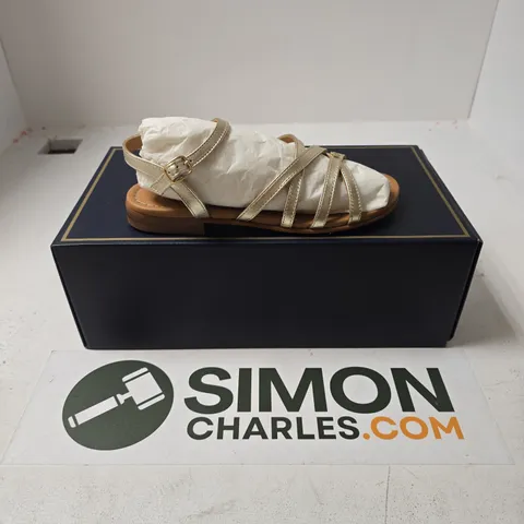 BOXED PAIR OF FAIRFAX & FAVOR WOMENS ST IVES SANDAL IN GOLD LEATHER - UK 4