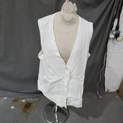 SABO WHITE TEXTURED SLEEVELESS CARDIGAN VEST – UK 14 (AUS 14 / USA 10)