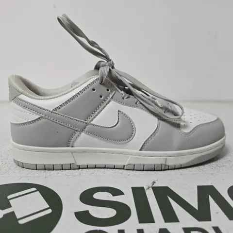 NIKE DUNK LOW SNEAKER – GREY/WHITE