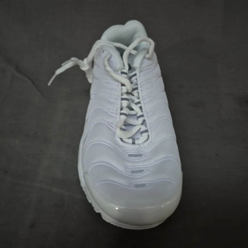 PAIR OF NIKE TN AIR SHOES IN WHITE (ODD SIZES)