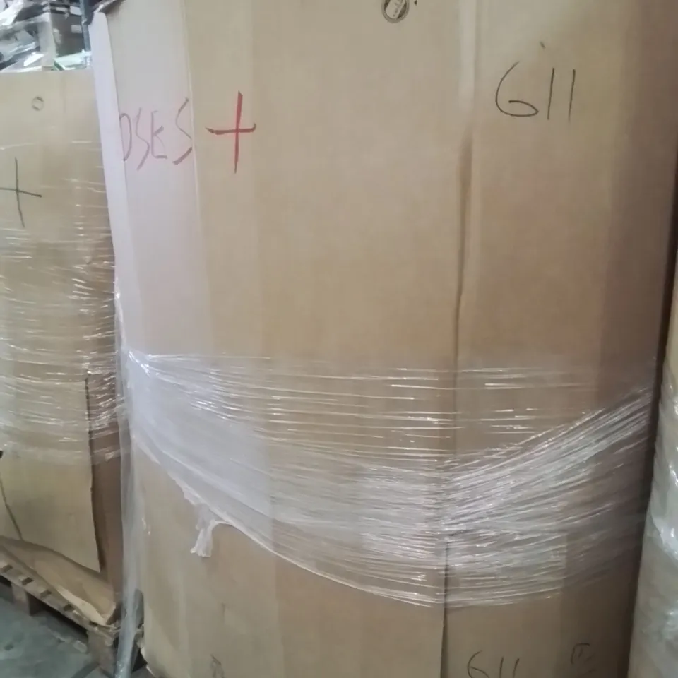 PALLET CONTAINING A LARGE QUANTITY OF HOSES