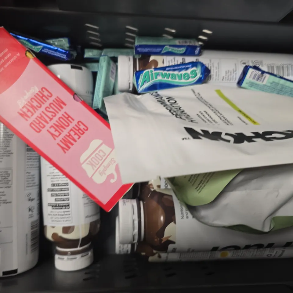 APPROXIMATELY 15 ASSORTED FOOD & DRINK ITEMS TO INCLUDE - HUEL CHOCOLATE , AIRWAVES , MARCHON SUPPLEMENTS WHEY PROTEIN VANILLA ETC