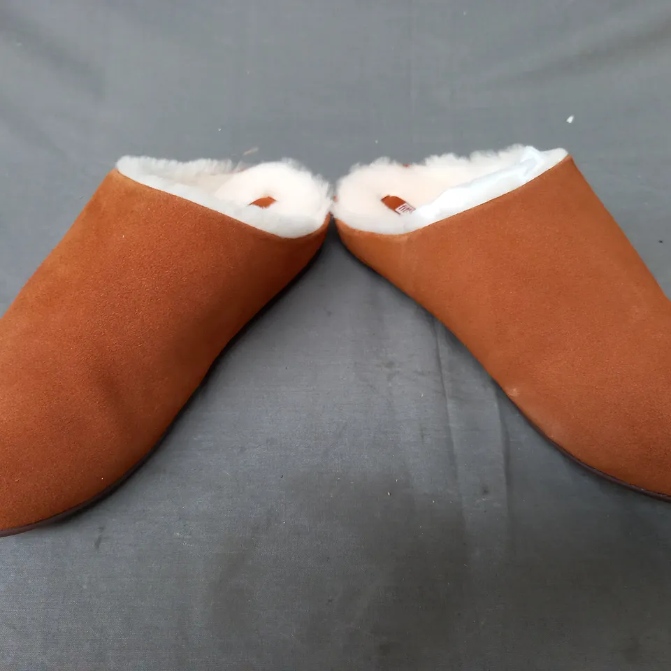 BOXED PAIR OF FITFLOP CHRISSIE SHEARLING SUEDE SLIPPERS IN TAN UK SIZE 9