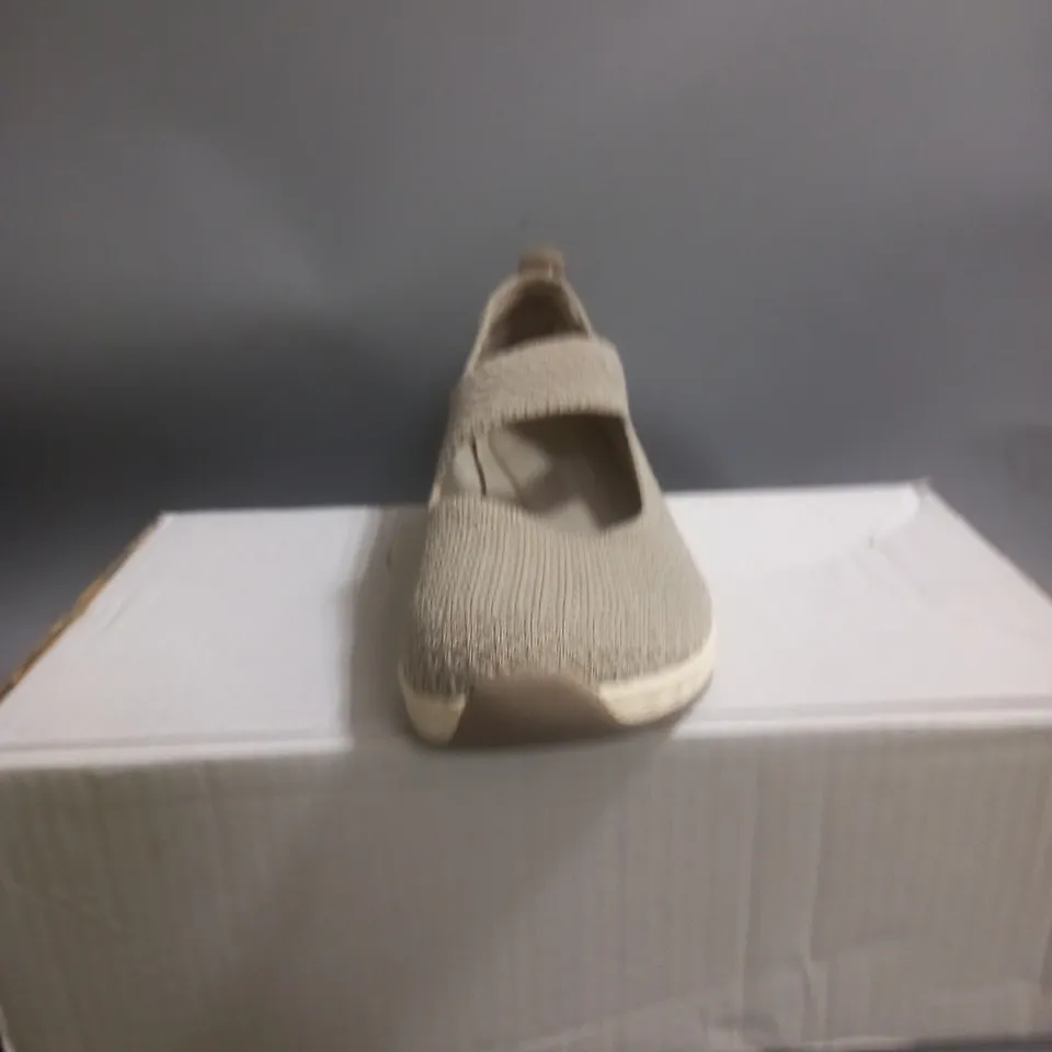SKECHERS UP LIFT STRETCH FIT SHOES TAUPE SIZE 4