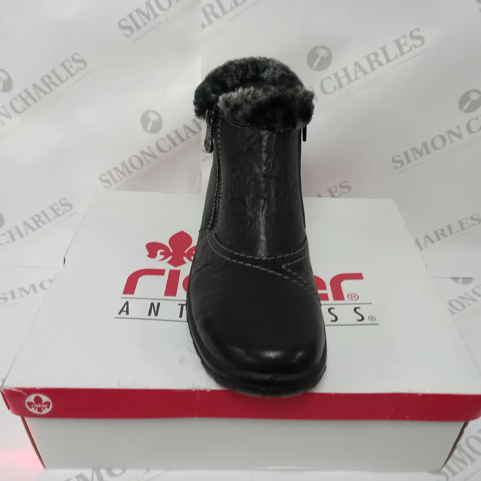 BOXED PAIR OF RIEKER ANKLE BOOTS WITH FUR CUFF, BLACK - SIZE 6.5