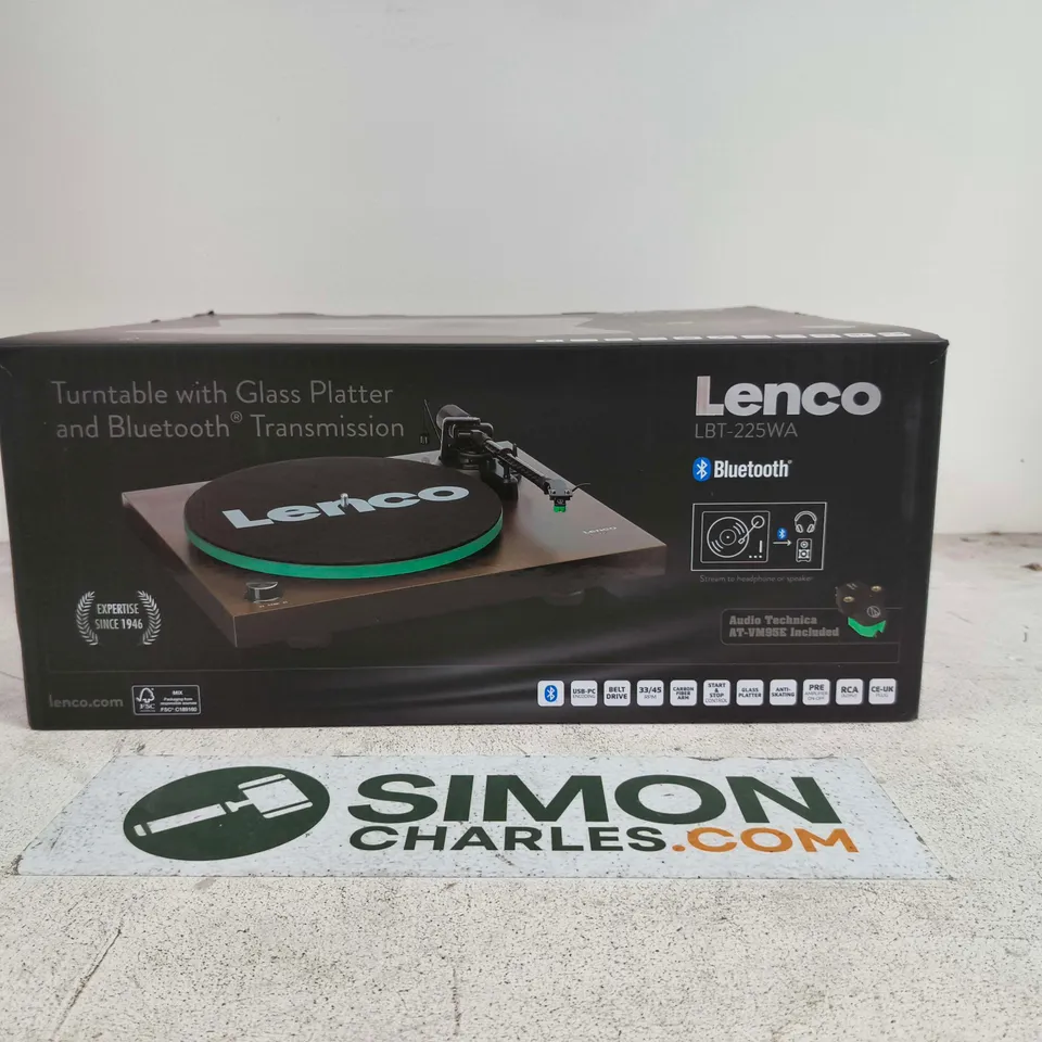 BOXED LENCO TURNTABLE WITH BLUETOOTH TRANSMISSION LBT-225WA