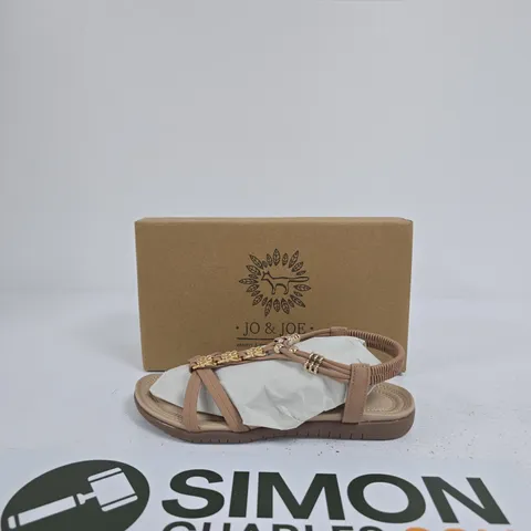 JO & JOE WOMEN'S STRAPPY SANDALS – NUDE-BEIGE WITH FLORAL CHAIN DETAIL SIZE 6