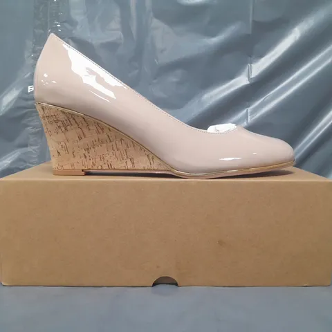 BOXED PAIR OF EVERYDAY WEDGES IN NUDE SIZE 6