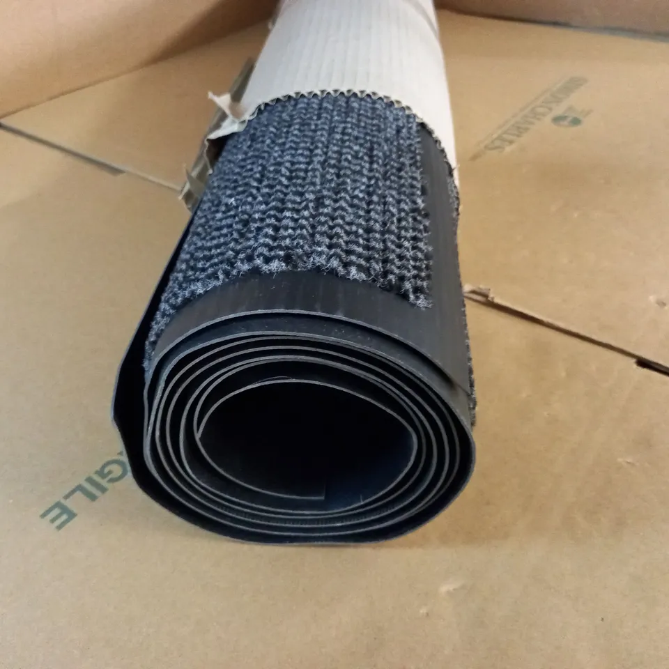 LARGE GREY/BLACK HEAVY DUTY MAT - 90CM X UNSPECIFIED