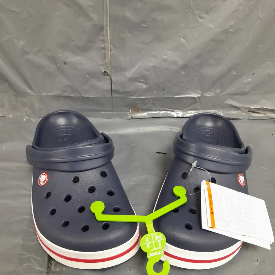 PAIR OF CROCBAND CLOG K NAVY/RED SIZE J5