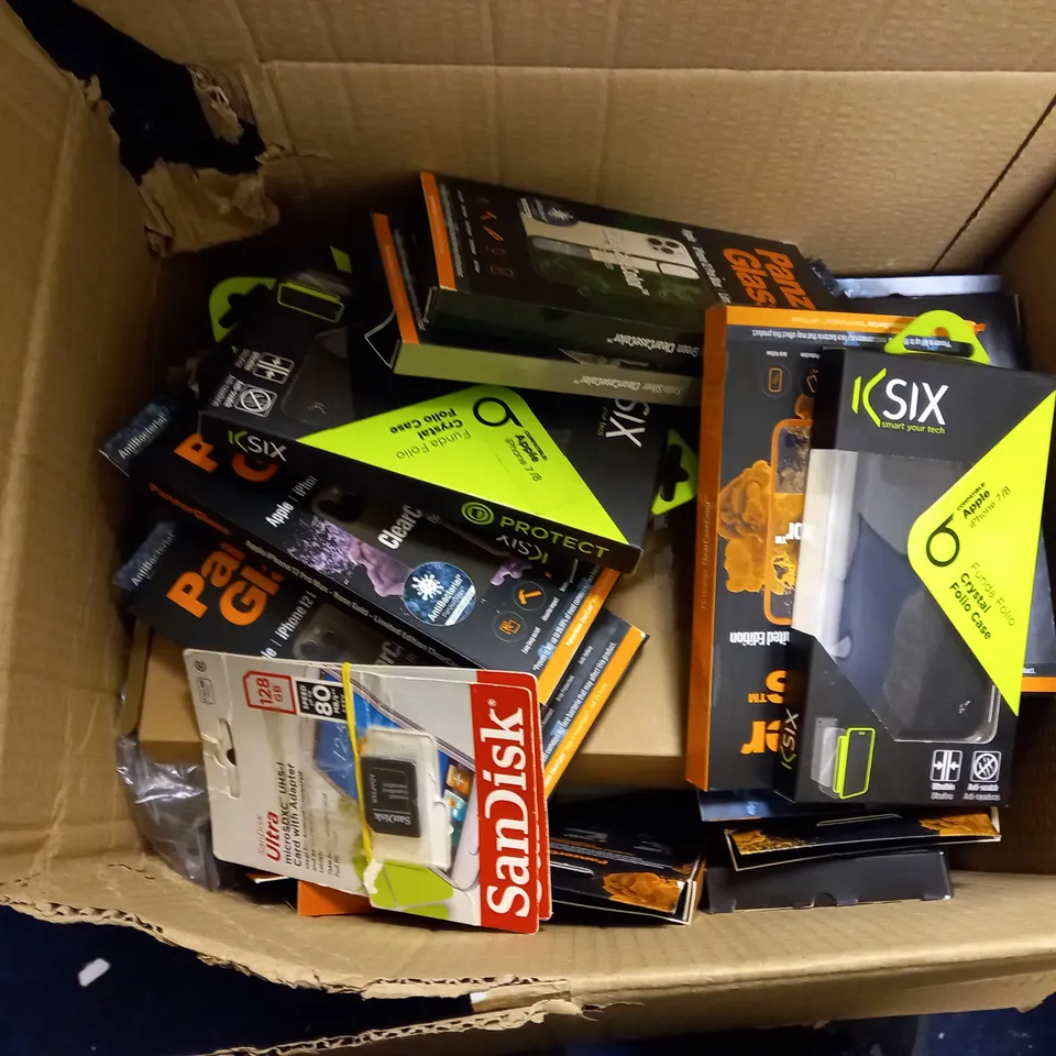 LOT OF APPROXIMATELY 32 ASSORTED PHONE CASES AND ELECTRICALS TO INCLUDE KSIX CRYSTAL FOLIO CASE (IPHONE 7/8), SAN DISK ULTRA MICROSDXC IHS-I CARD, PANZER GLASS PHONE CASE FOR IPHONE 12/12 PRO, ETC