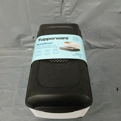TUPPERWARE BREADSMART STORAGE CONTAINER