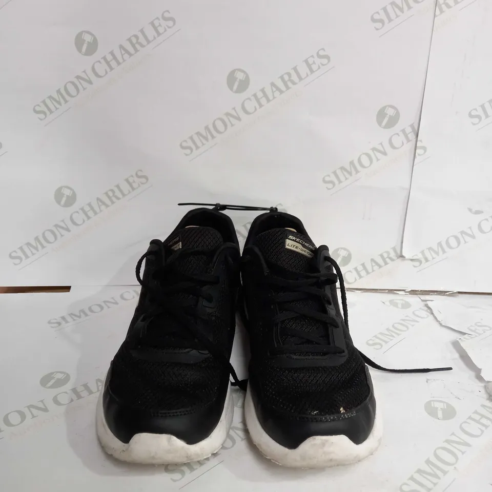 SKECHERS BLACK AND GOLD SKECH-AIR DYNAMIGHT TRAINERS SIZE 8