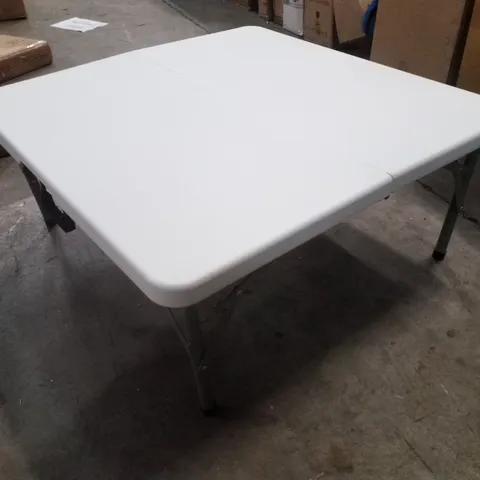 BOXED FOLDING TABLE