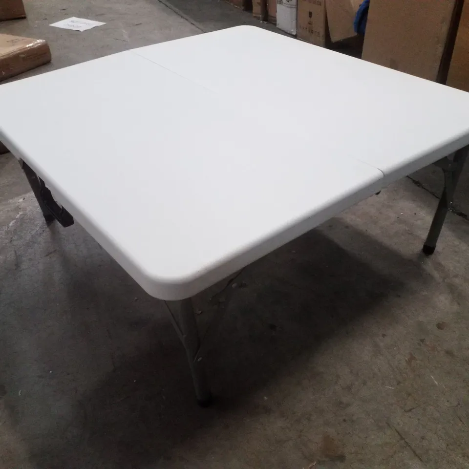 BOXED FOLDING TABLE