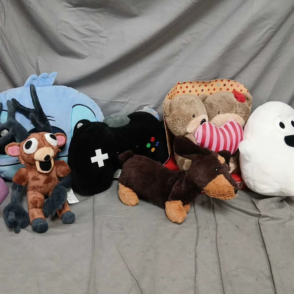APPROXIMATELY 13 ASSORTED SOFT TOYS