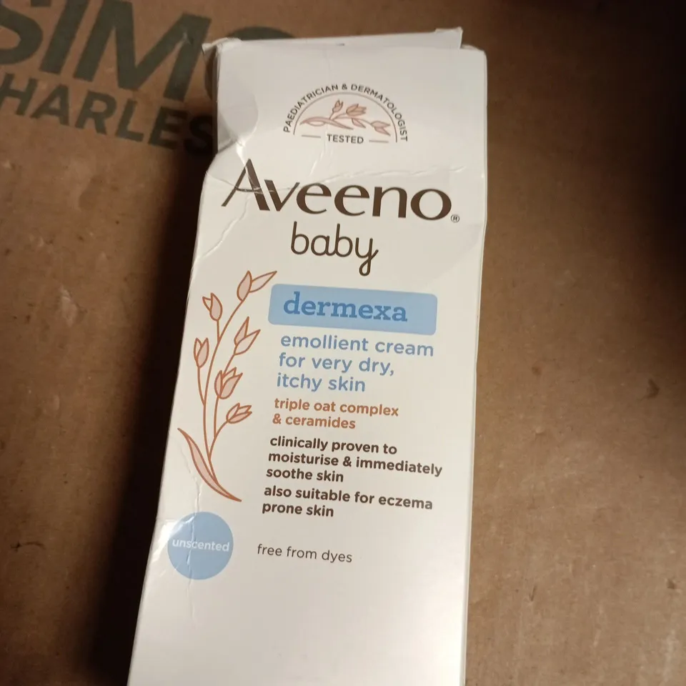 APPROXIMATELY 15 ASSORTED COSMETIC ITEMS INCLUDING AVEENO BABY EMOLLIENT CREAM , SANCTUARY SPA BODY WASH CCS FOOT CARE CREAM 
