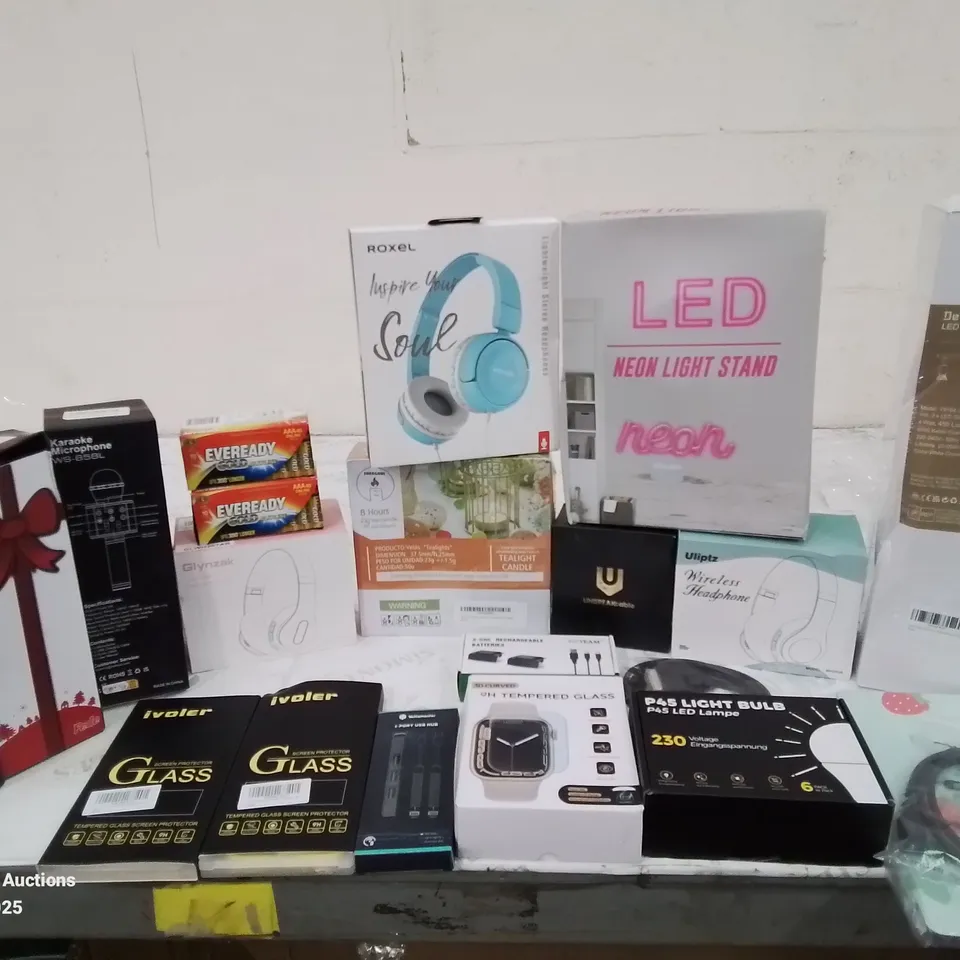 BOX CONTAINING LARGE AMOUNT OF BOXED ELECTRICAL ITEMS TO INCLUDE: GLASS SCREEN PROTECTION COVERS, WIRELESS HEADPHONES, KARAOKE MICROPHONES, CHARGING CABLES, CEILING LIGHTS AND LOTS MORE 