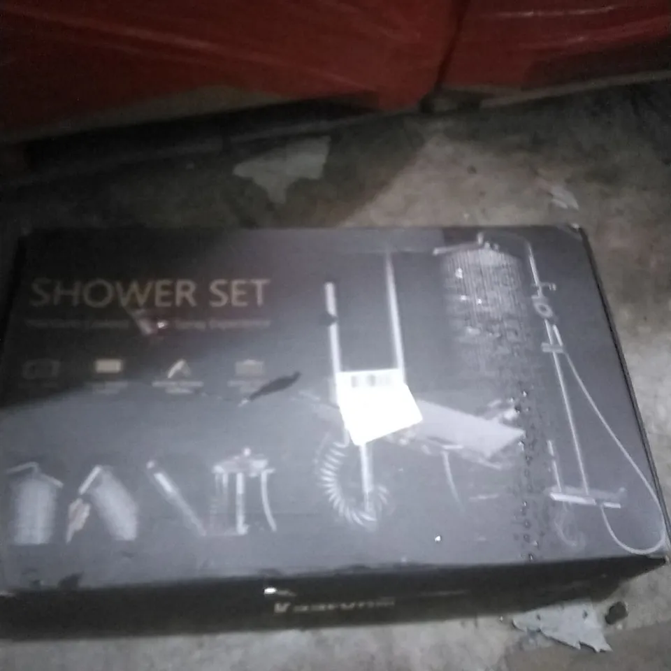 PALLET OF ASSORTED ITEMS INCLUDING - PREMIUM CONTROL SHOWER SET