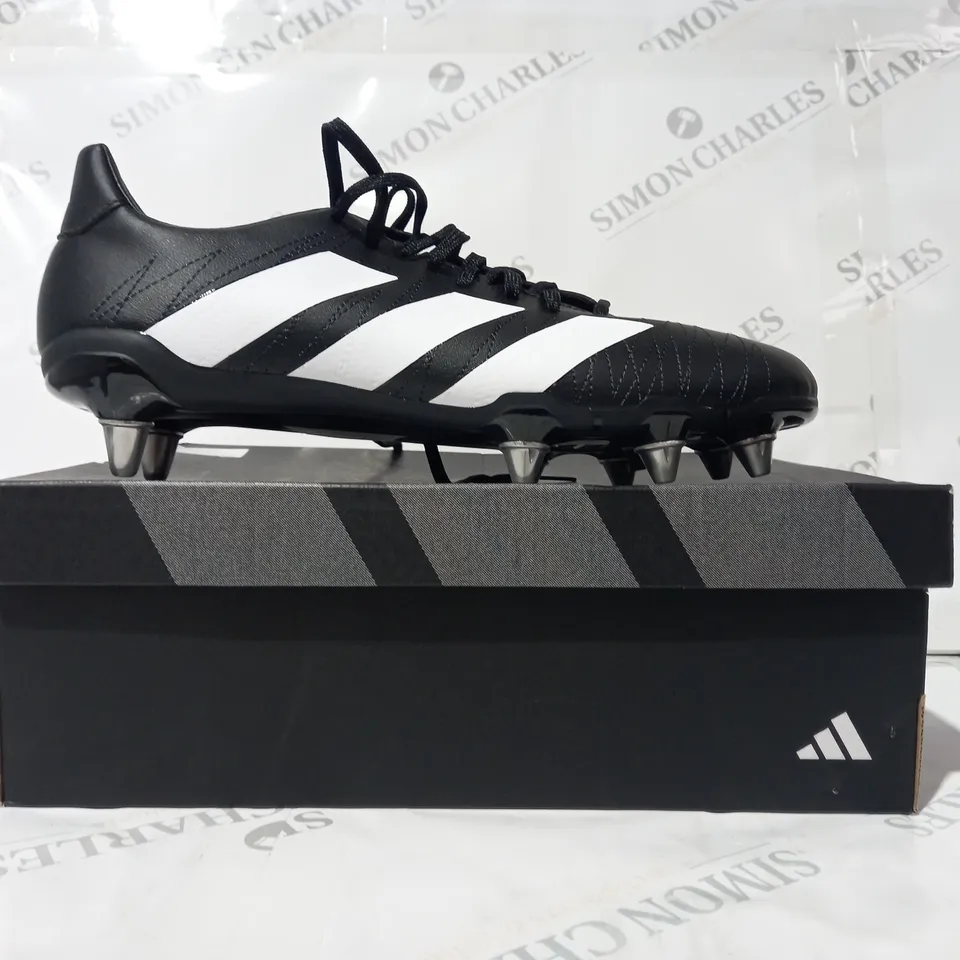 BOXED PAIR OF ADIDAS KAKARI FOOTBALL BOOTS IN BLACK/WHITE UK SIZE 12