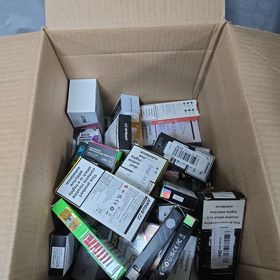 BOX OF APPROXIMATELY 30 ASSORTED E-CIGARETTES AND ACCOMPANIMENTS TO INCLUDE: VARIOUS VOOPOO ITEMS 