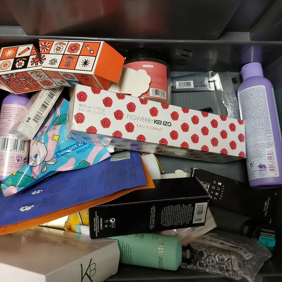 BOX OF APPROX 20 COSMETIC ITEMS TO INCLUDE PETBRIGHT GENTLE TEARSTAIN REMOVER, ARKIVE HYBRID OIL AND BASELIFT BLEMISH CONTROL TONER
