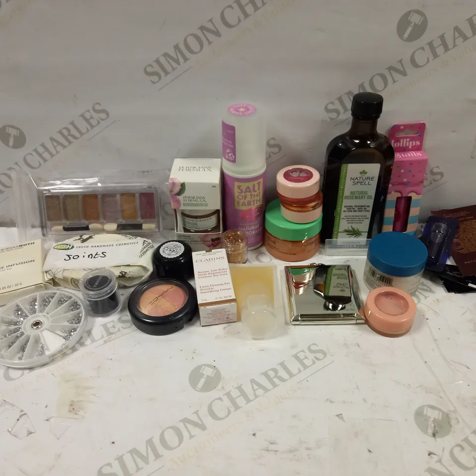 LOT OF APPROXIMATELY 20 COSMETICS ITEMS TO INCLUDE NATURE SPELL NATURAL ROSEMARY OIL, SALT OF THE EARTH NATURAL DEODORANT, PHYSICIANS FORMULA ORGANIC WEAR LIP POLISH, ETC