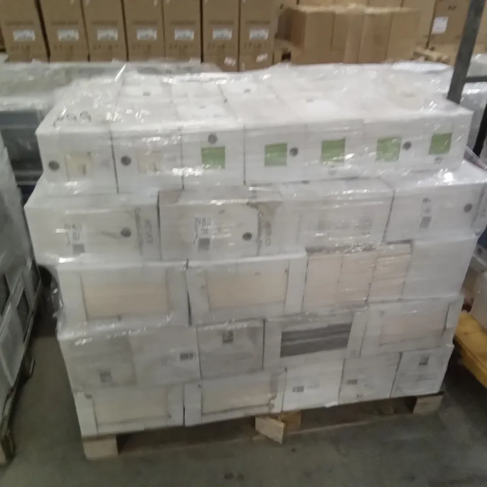 PALLET OF APPROXIMATELY 80 PACKS OF 44 BRAND NEW BRILLIANT VERTE POMME 15×15CM ASTUCE TILES & 34 BRAND NEW VINTAG TAUPE 30×10CM TILES