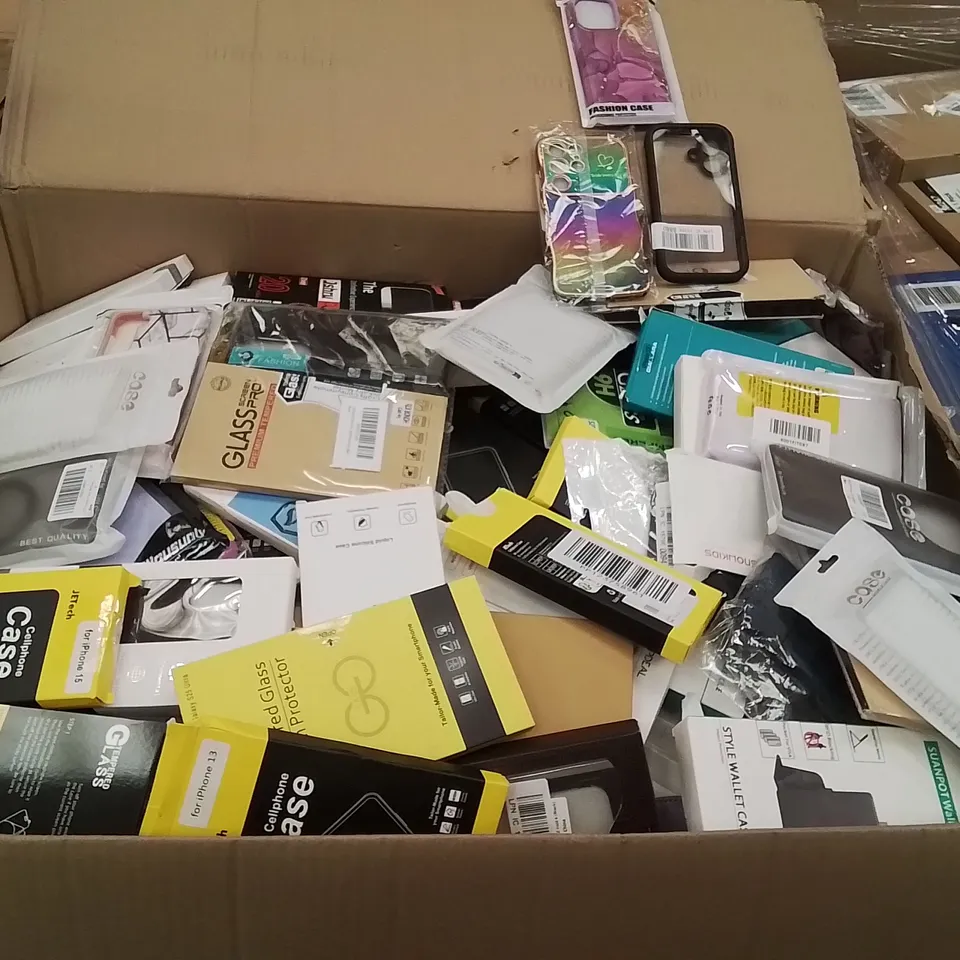PALLET CONTAINING A LARGE QUANTITY OF PHONE CASES,SCREEN PROTECTORS 