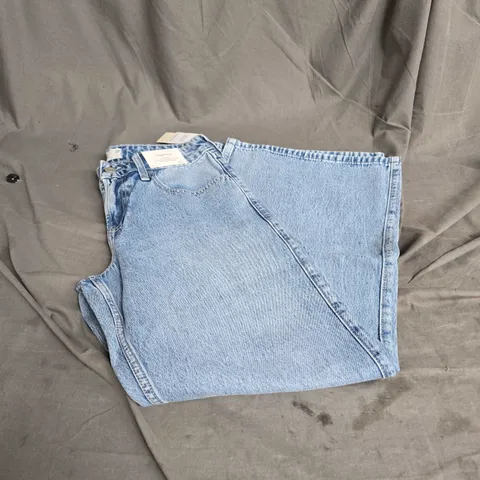 HOLLISTER BAGGY FLRE LOW RISE JEANS IN BLUE SIZE W28 SHORT