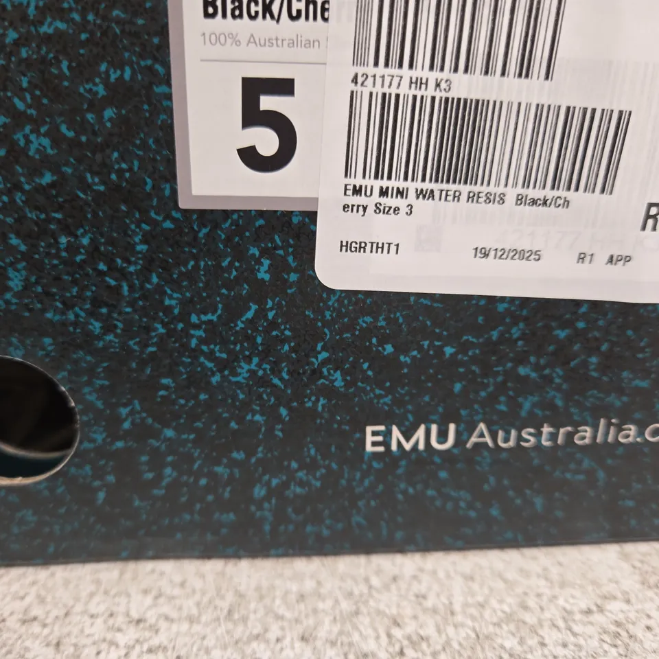 EMU AUSTRALIA MINI WATER RESISTANT BOOTS – BLACK/CHERRY, UK 3