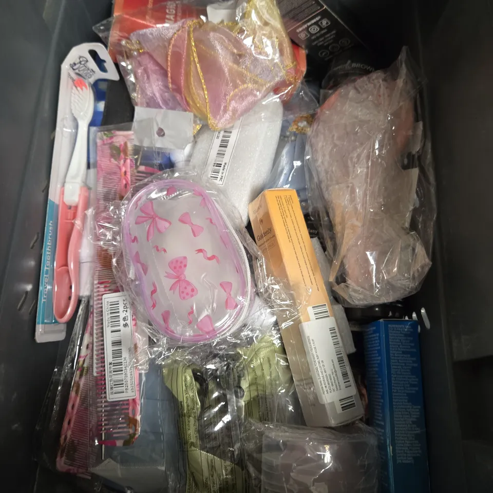 APPROXIMATEY 20 ASSORTED HEALTH AND BEAUTY PRODUCTS TO INCLUDE - DOVE BODY WASH - PALMOLIVE SHOWER GEL - MORESOO HAIR PIECE - ETC