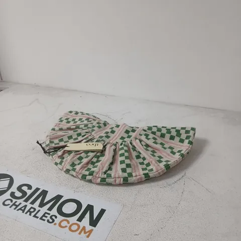 BOX OF APPROXIMATELY 15 ASSORTED HOUSEHOLD INCLUDING COTTON CUSHION COVER AND SOLAR FIRECRACKER BALCONY LIGHTS
