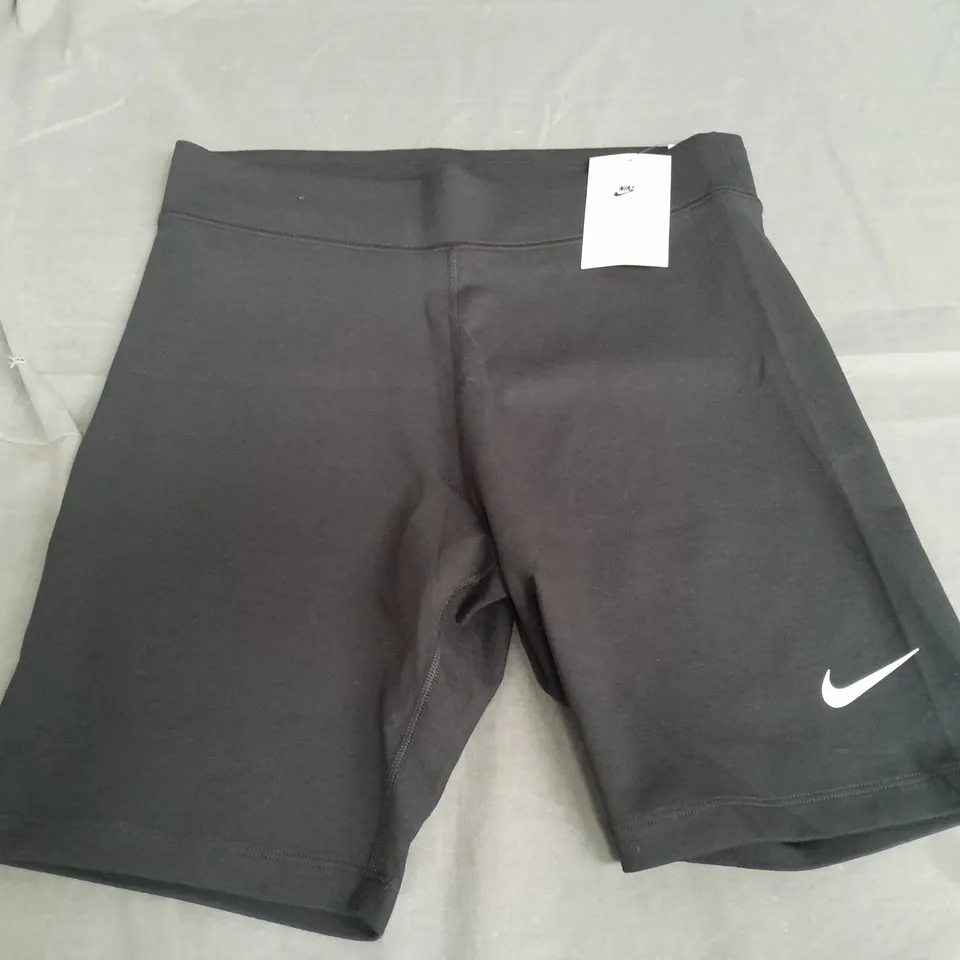 NIKE WOMENS TIGHT FIT HIGH RISE 8" LENGTH SHORTS - L