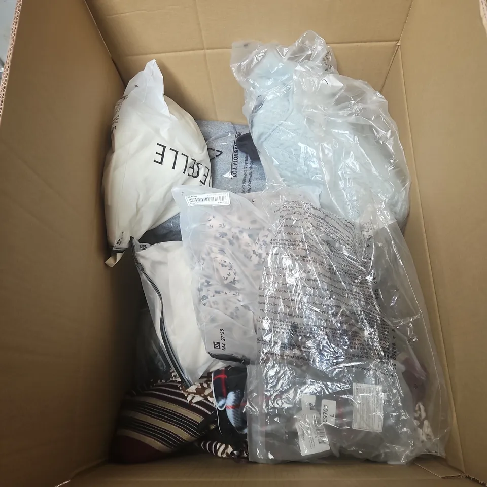 BOX OF APPROXIMATELY 15 ASSORTED CLOTHING ITEMS TO INCLUDE: H&M JUMPER
