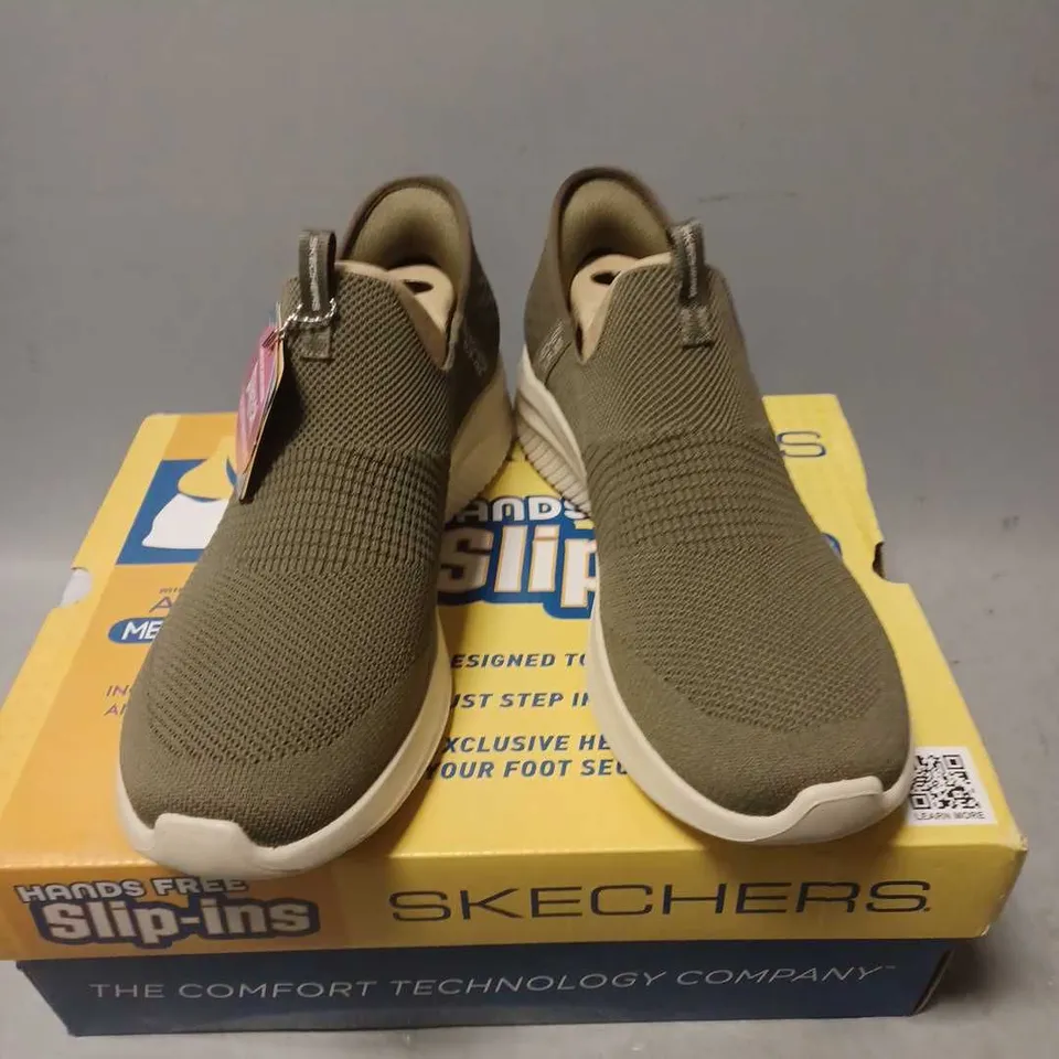 BOXED PAIR OF SKECHERS HANDS FREE SLIP IN SHOES - 6