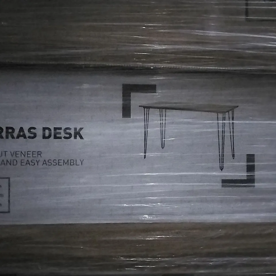 BOXED ZORRAS DESK 