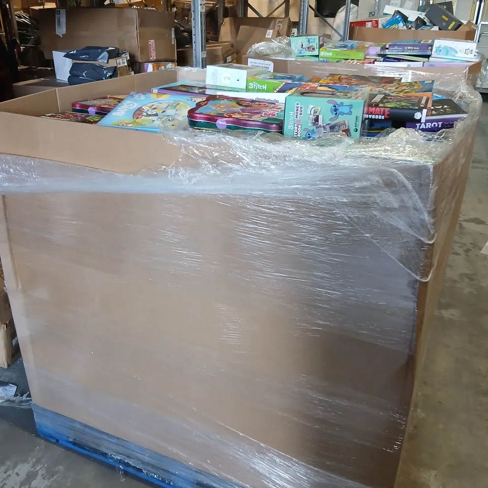 LARGE QUANTITY OF ASSORTED BOOKS