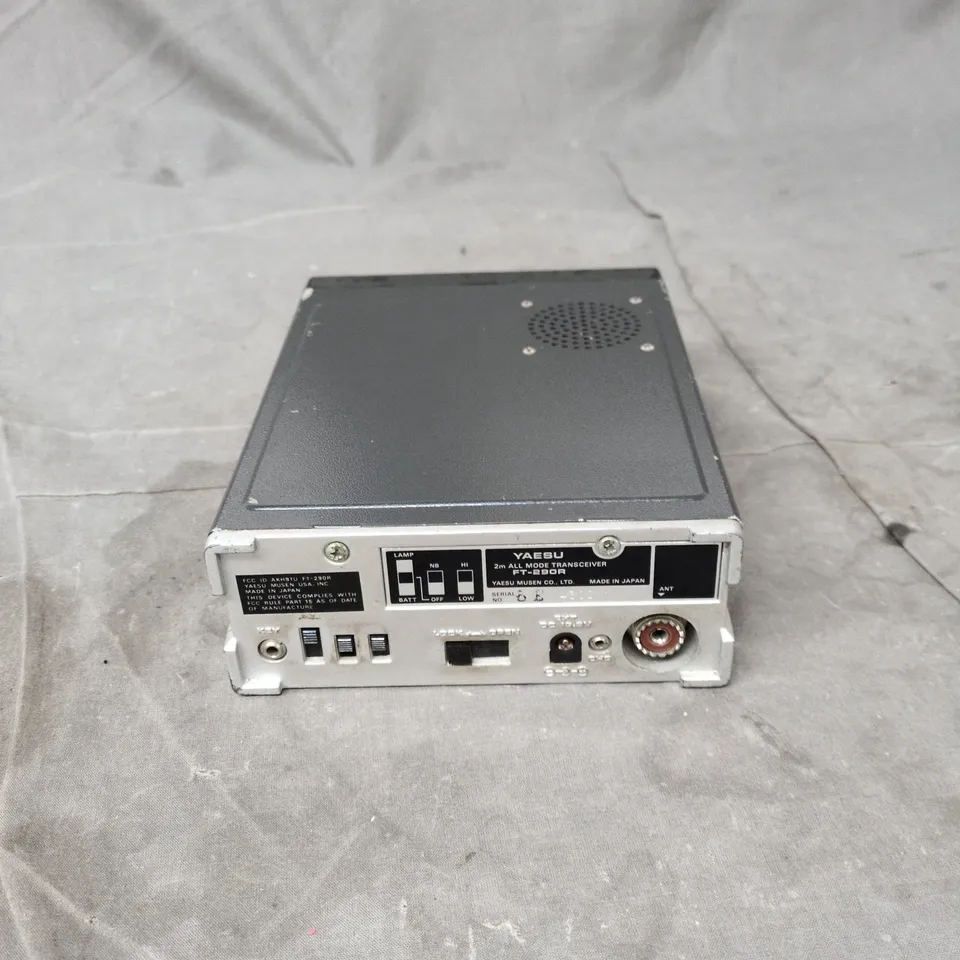 VINTAGE YAESU FT-290R AMATEUR VHF TRANSCEIVER. 