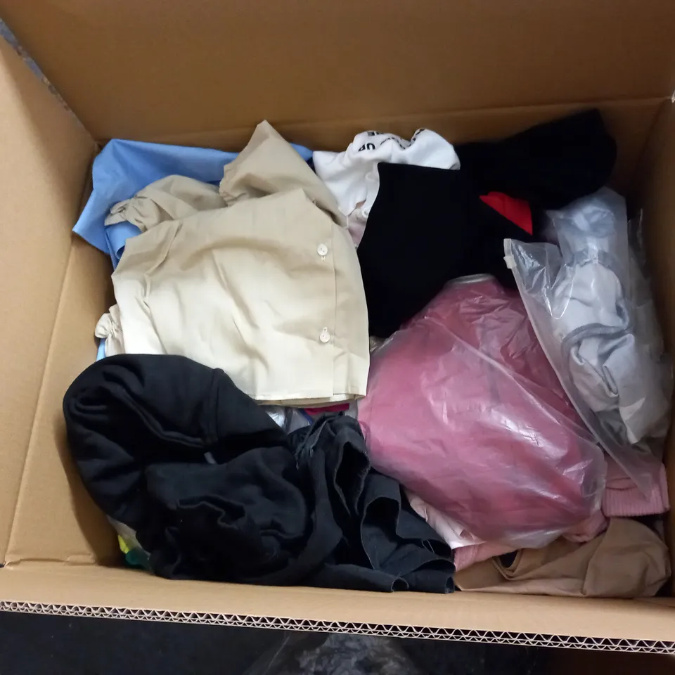 LARGE QUANTITY OF ASSORTED CHILDRENS CLOTHING ITEMS TO INCLUDE NEXT, M&S AND LITTLE GREEN RADICALS