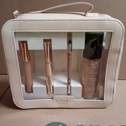 ICONIC LONDON THE SCULPTED ICON MAKE-UP SET IN WHITE CASE
