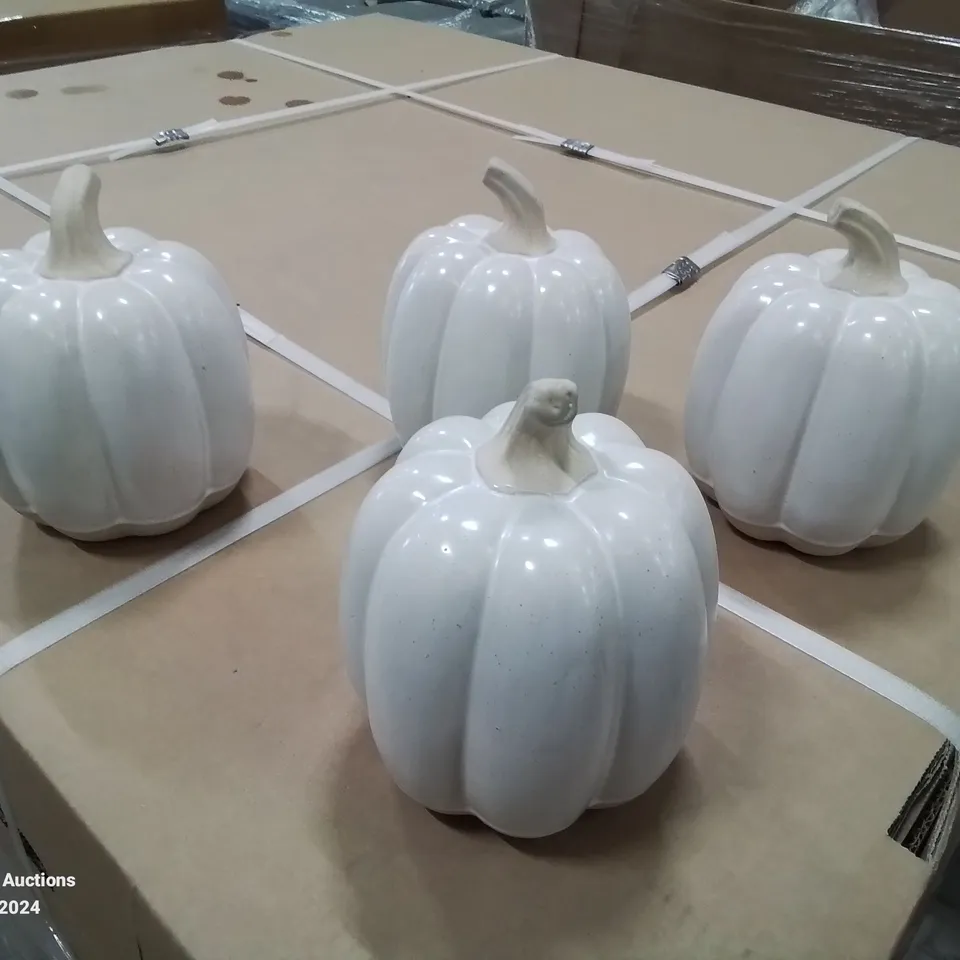 PALLET CONTAINING 96 X BOXES OF 4 BRAND NEW CERAMIC PUMPKINS 