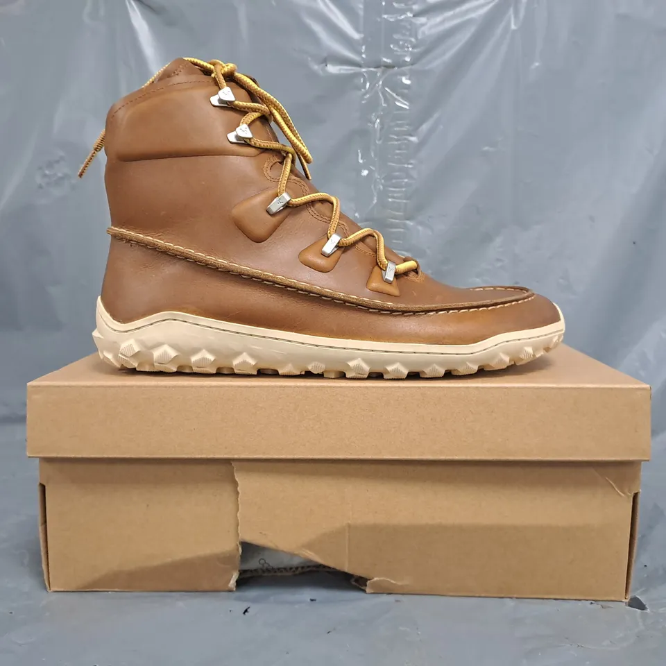 BOXED PAIR OF VIVO BAREFOOT ANKLE BOOTS IN BROWN SIZE EU 42
