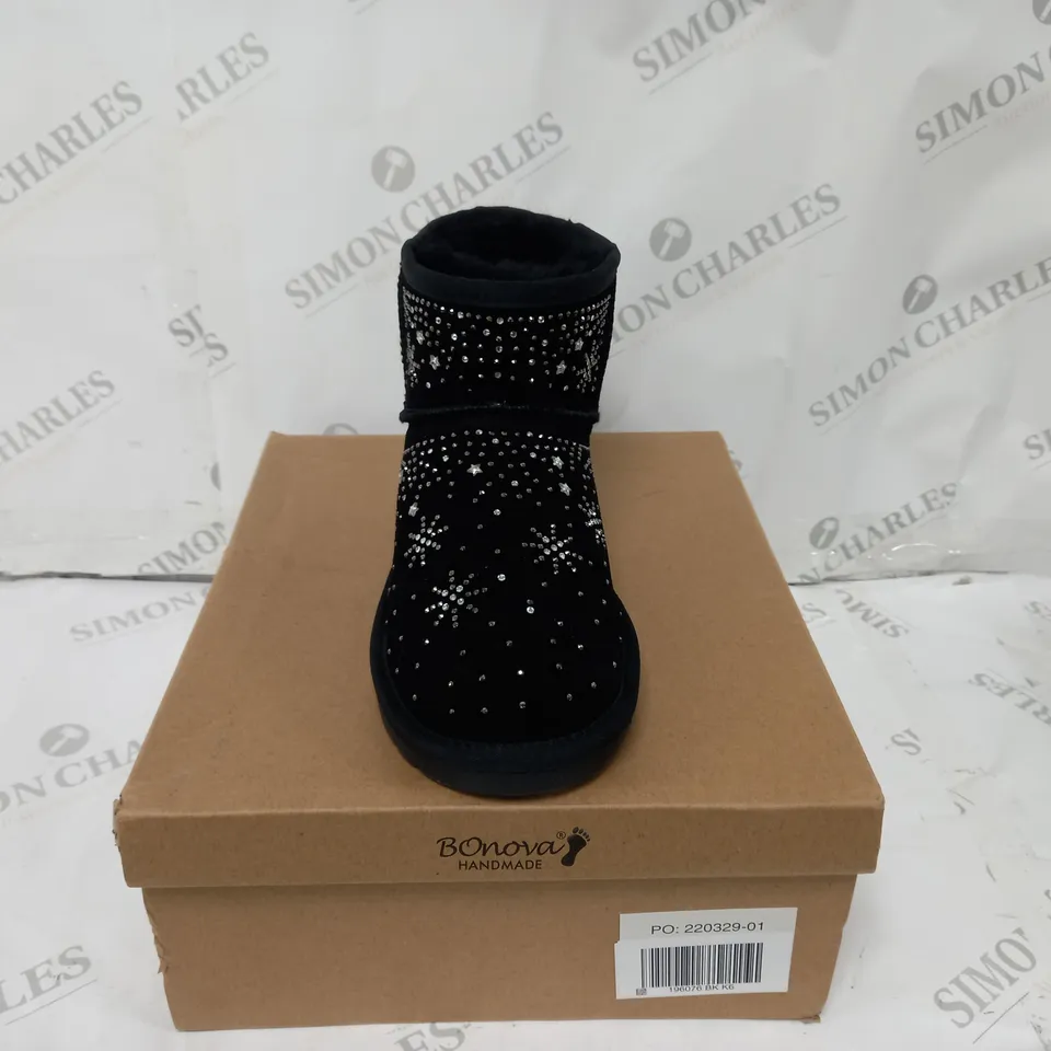 BOXED PAIR OF BONOVA SPARKLE SHEEPSKIN BOOTS BLACK - SIZE UNKNOWN