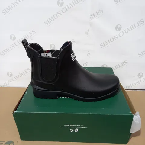 BOXED PAIR OF BARBOUR BLACK BOOTS SIZE6