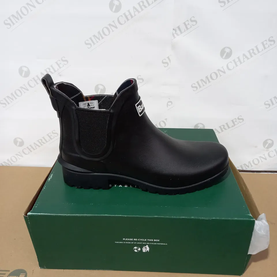 BOXED PAIR OF BARBOUR BLACK BOOTS SIZE6