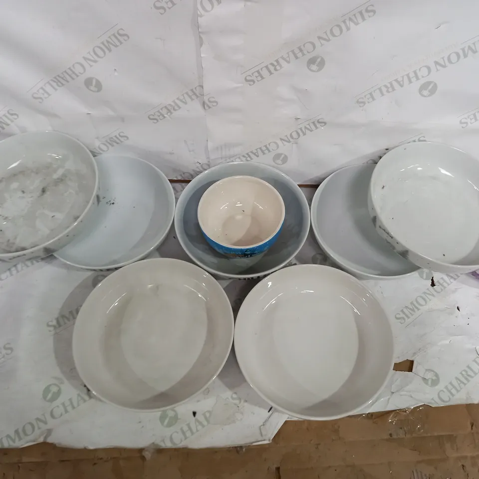 BOX OF APPROX 10 ASSORTED BOWLS/DISHES WITH DIFFERENT PATTENS - COLLECTION ONLY