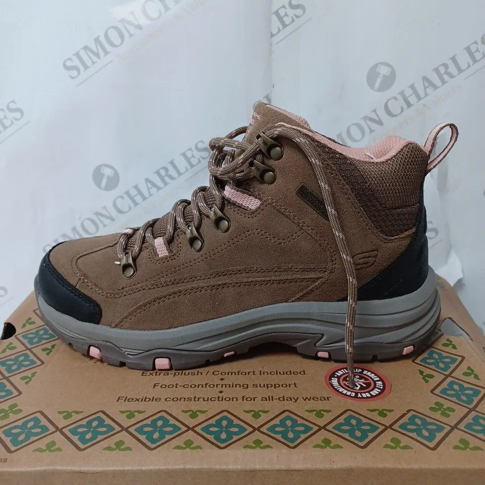 BOXED SKECHERS ALPH WATERPROOF BOOTS, TAN - SIZE 4 
