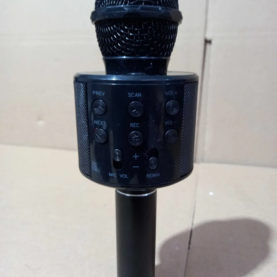 JUICE DISCO KARAOKE MICROPHONE WITH BUILT IN SPEAKER
